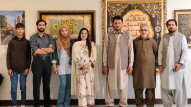 الخطاط والفنان الشهير ناصر سيماب بزيارة معرض الخط في المجلس الوطني الباكستاني للفنون