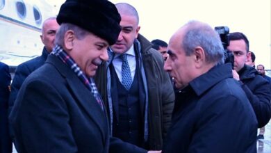 رئيس الوزراء الباكستاني يصل إلى باكو في زيارة رسمية