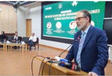 ألطاف حسين واني أثناء كلمته في ندوة الاحتلال العسكري وتأثيره على البيئة في كشمير المحتلة من الهند