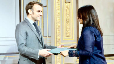 زهرة بلوش تقدم أوراق اعتمادها كسفيرة لباكستان في فرنسا إلى ماكرون