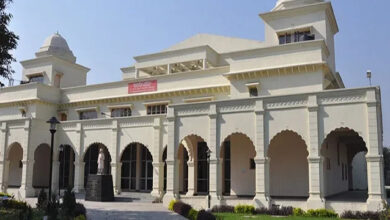 كلية ريشيكول للأيورفيدا في هاريدوار بالهند