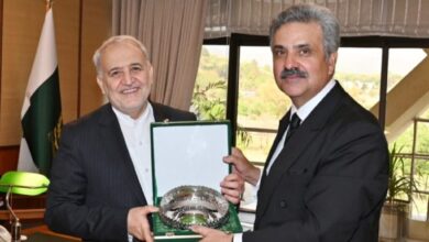 السفير الإيراني في إسلام آباد ورئيس المحكمة العليا الباكستانية