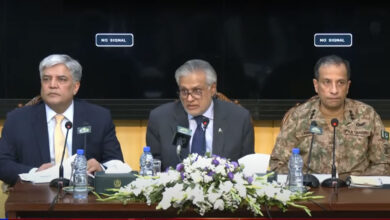 الفريق أول أحمد شريف شودري وإسحاق دار وشفقت علي خان