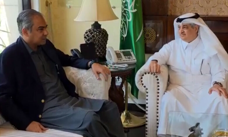 محسن نقفي، وزير الداخلية الباكستاني ونواف بن سعيد المالكي، سفير السعودية في إسلام آباد