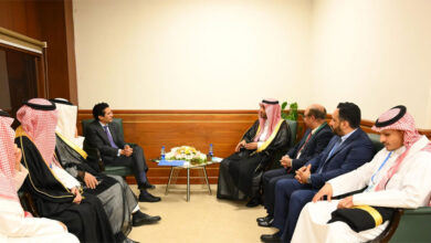 وفد سعودي في اجتماع مع وزير البترول الباكستاني علي برويز مالك