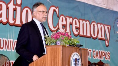 وزير التخطيط الباكستاني أحسن إقبال خلال كلمته في مركز السيرة في لاهور