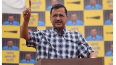 كيجريوال يسخر من مودي: توقف عن السفر على متن طائرة أجنبية