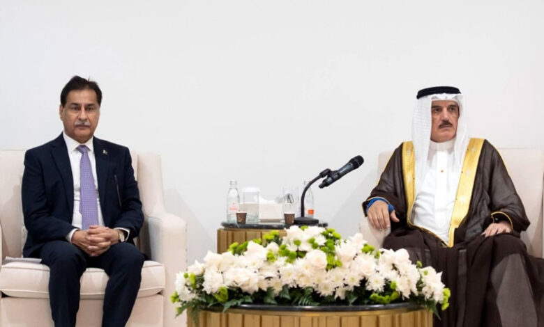 أياز صادق يبحث التعاون البرلماني خلال زيارته للبحرين