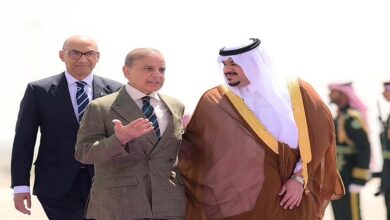 رئيس الوزراء الباكستاني يصل الرياض في زيارة رسمية بدعوة من ولي العهد السعودي