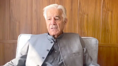 خواجة آصف يحث أفغانستان على وقف التسلل عبر الحدود