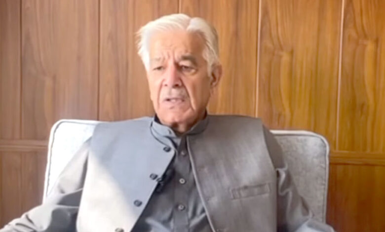 خواجة آصف يحث أفغانستان على وقف التسلل عبر الحدود