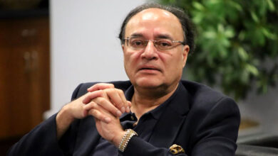 وزير المالية الباكستاني يبحث فرص الاستثمار بواشنطن