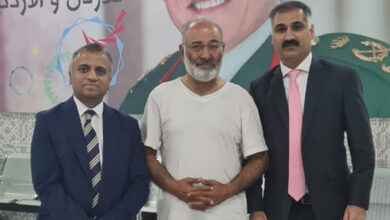 إطلاق سراح مشتاق أحمد خان ووصوله لسفارة باكستان