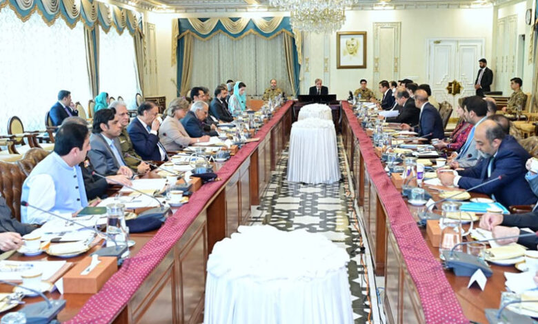 شهباز شريف يأمر بتسريع إعادة اللاجئين الأفغان غير الشرعيين