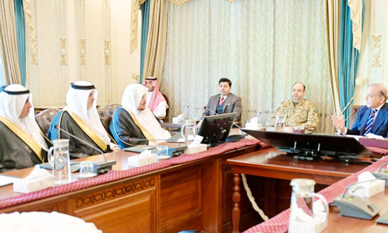 شهباز شريف يشيد باتفاقية الدفاع المشترك مع السعودية