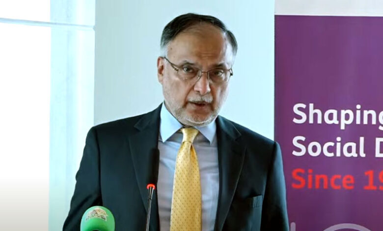 وزير التخطيط الباكستاني يدعو إلى تعزيز الديمقراطية الشاملة