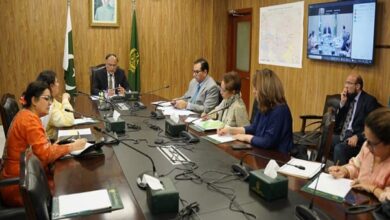 أحسن إقبال يدعو لوضع استراتيجية وطنية شاملة للحد من الزيادة السكانية في باكستان