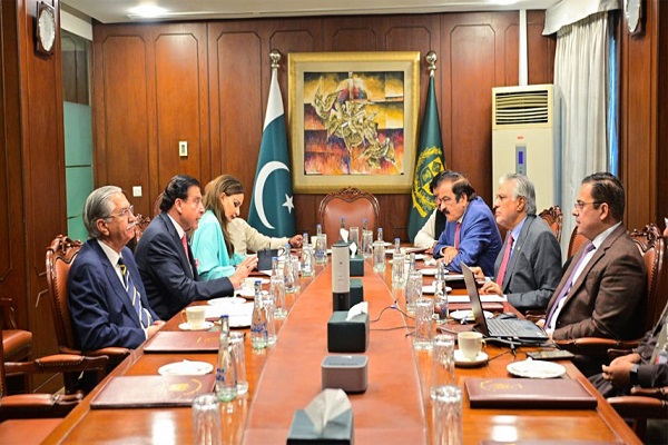 اجتماع ودي بين إسحاق دار وقيادات حزب الشعب الباكستاني لبحث المستجدات السياسية والأمنية