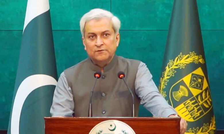 باكستان تغلق المعابر وتعلّق التجارة مع أفغانستان 