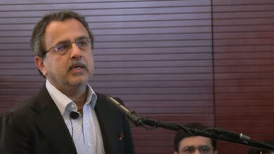 عويس: الحكومة تعزز الطاقة النظيفة والخضراء في جميع أنحاء باكستان