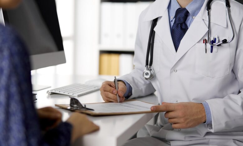 الهند تكثف حملتها ضد الأطباء الكشميريين المتعلمين في باكستان وبنغلاديش