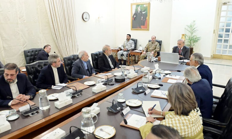 رئيس الوزراء يؤكد عزمه على مواصلة العمل الوثيق مع إيران