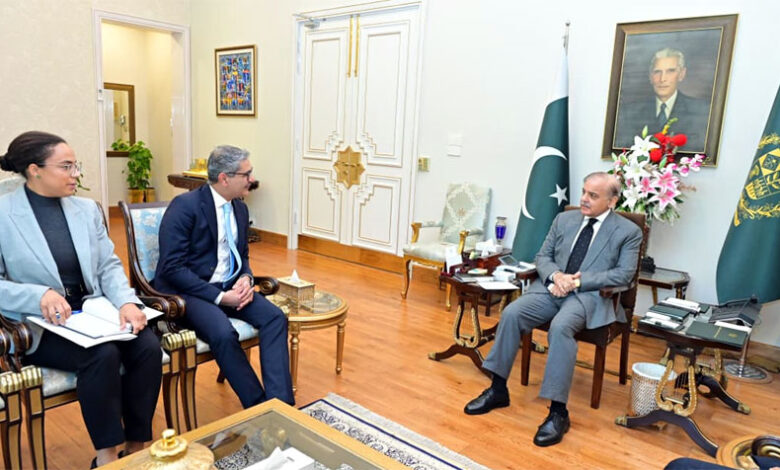 رئيس الوزراء يشيد بمساهمة الجالية الباكستانية في كندا