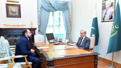 شهباز يشيد بجهود الوزارة في حل قضايا العمالة بالخارج