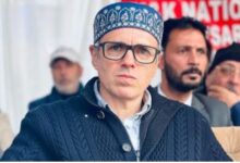 رئيس وزراء كشمير يحذر من إرسال الأطفال للهند