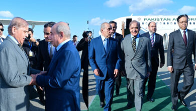  شهباز شريف يصل إلى باكو لحضور احتفالات يوم النصر في أذربيجان