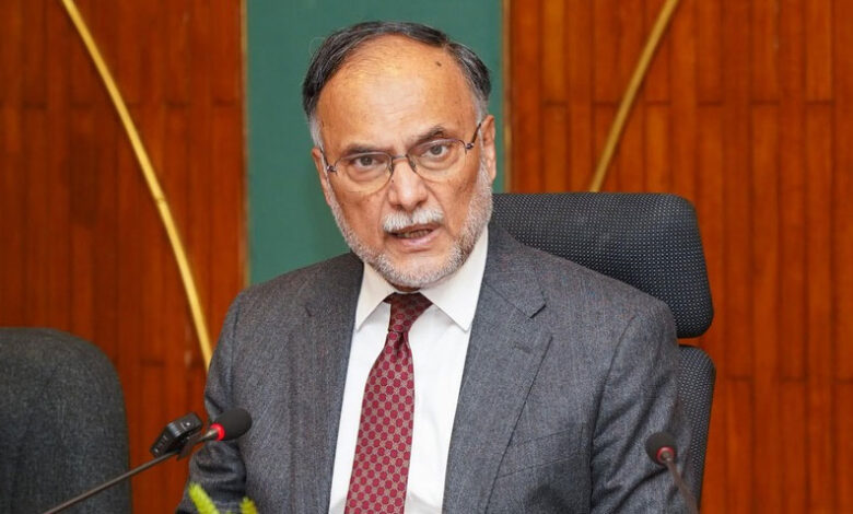 وزير التخطيط الباكستاني: التعديل الدستوري الجديد يعزز الديمقراطية ويغلق باب التدخل القضائي
