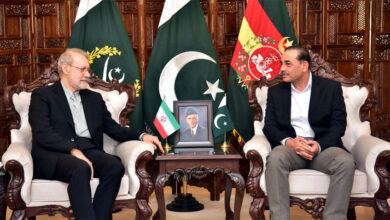 المشير يدعو إلى تعاون أوثق مع إيران