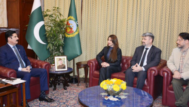 محافظ خيبر بختونخوا يؤكد على تعزيز العلاقات الباكستانية الأمريكية