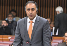 باكستان تتجه للنمو بالتصدير وتقر تعديلات دستورية جديدة