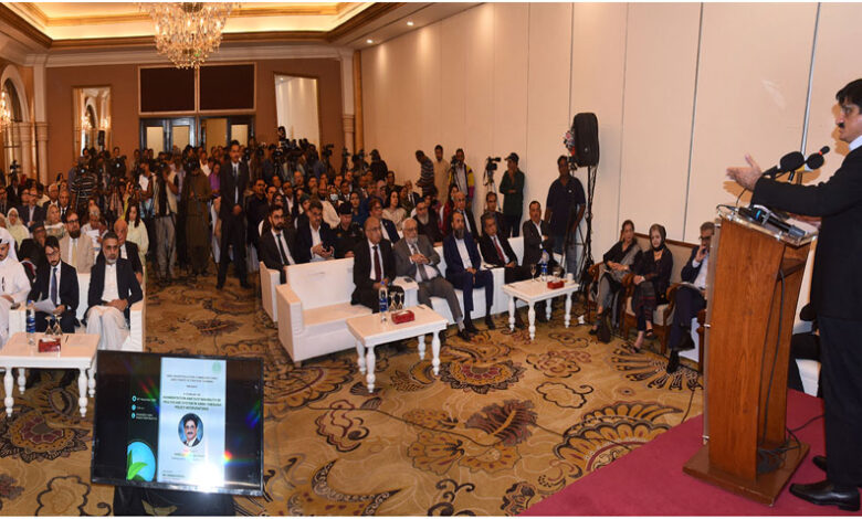 رئيس وزراء السند يدعو للتعاون بين قطاعات التعليم والصناعة والرعاية الصحية