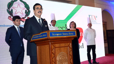 جيلاني: مجلس الشيوخ مستعد لتعزيز العلاقات البرلمانية بين باكستان وإيطاليا