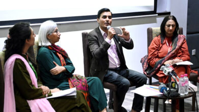 ندوة في جامعة IBA كراتشي تبحث تأثير التغير المناخي على التشرذم الاجتماعي والتطرف العنيف