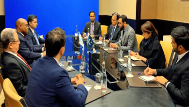 وزير الإعلام يحث دول مجموعة الثماني على مواجهة الأخبار الكاذبة من خلال سياسة إعلامية موحدة