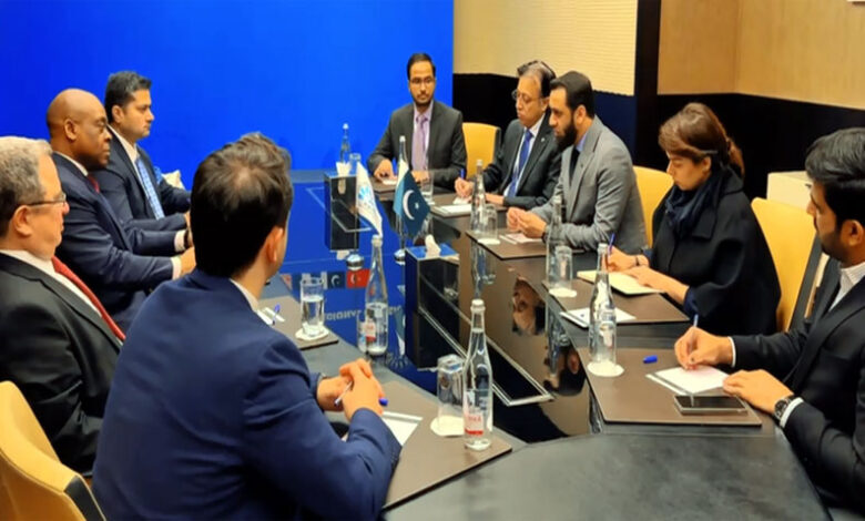 وزير الإعلام يحث دول مجموعة الثماني على مواجهة الأخبار الكاذبة من خلال سياسة إعلامية موحدة