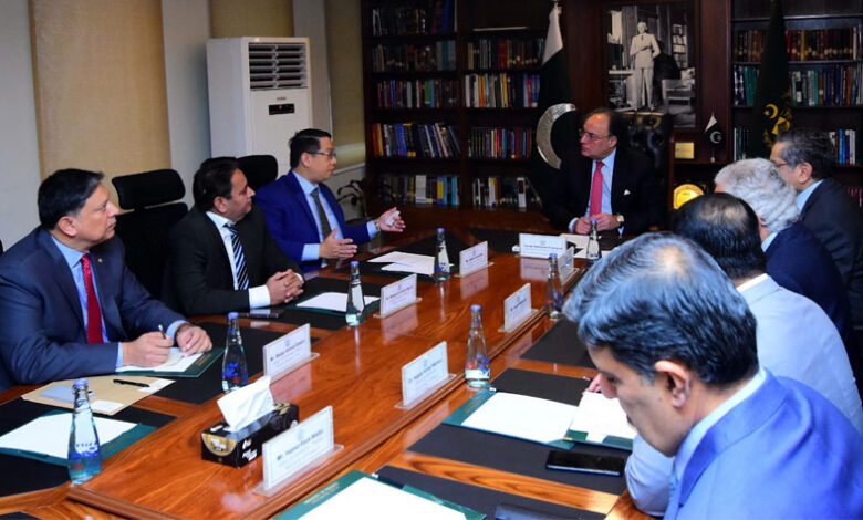 أورنجزيب يتعهد بتعزيز اقتصاد البلاد