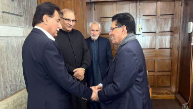 رئيس الجمعية الوطنية الباكستانية يزور منزل خالدة ضياء في دكا