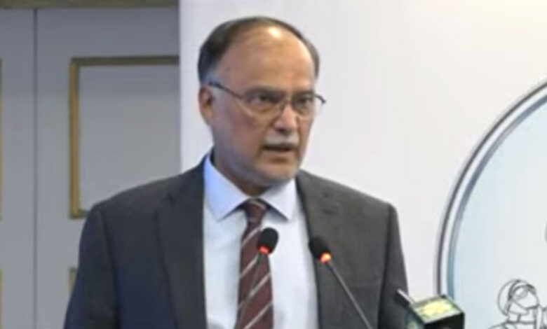 أحسن يدعو إلى تنمية الموارد البشرية في باكستان