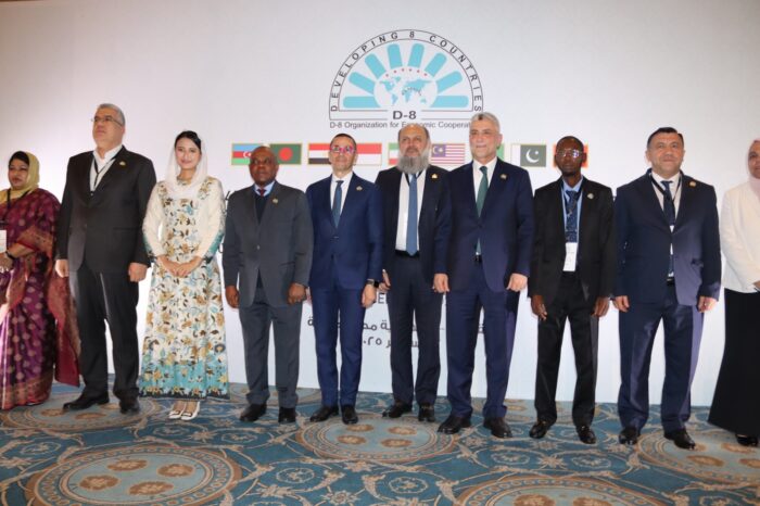 كلمة وزير التجارة الباكستاني في الاجتماع الرابع لمجموعة الثماني النامية بالقاهرة