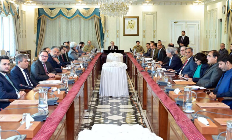 رئيس الوزراء يوجه بتوسيع قاعدة الضرائب لتحقيق أهداف الإيرادات