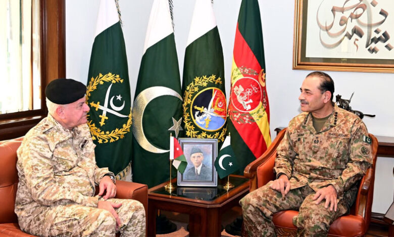 الأردن يثمن مهنية الجيش الباكستاني ويؤكد تعزيز التعاون العسكري