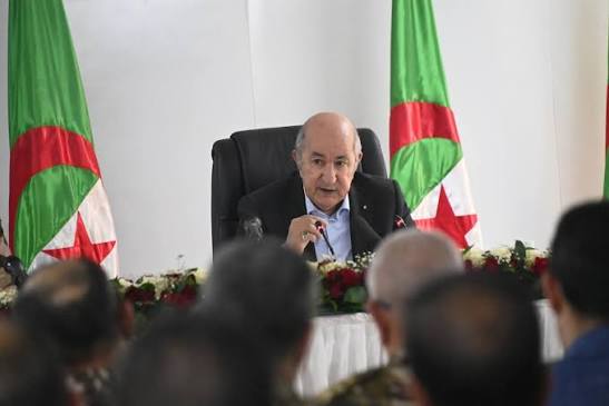 الجزائر: تبون يؤجل تعديل الدستور ويترقّب خطاباً حاسماً أمام البرلمان