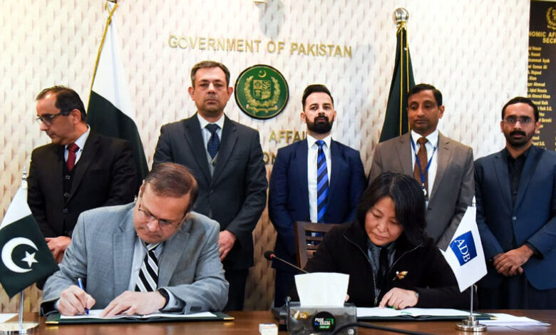 اتفاقيتان بـ257 مليون دولار لدعم التعليم والصحة في البنجاب