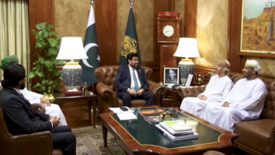 حاكم السند والقنصل العام لسلطنة عمان يبحثان العلاقات الثنائية