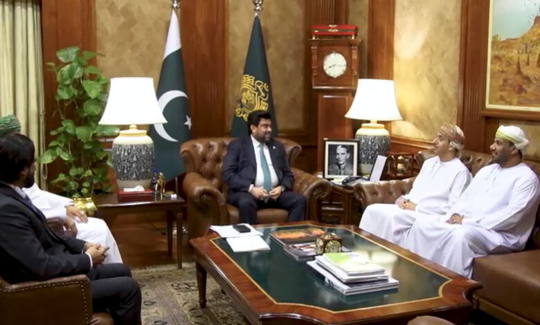 حاكم السند والقنصل العام لسلطنة عمان يبحثان العلاقات الثنائية