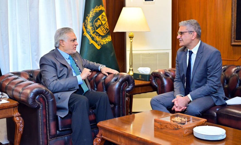 نائب رئيس الوزراء يؤكد على تعزيز العلاقات الاقتصادية مع كندا